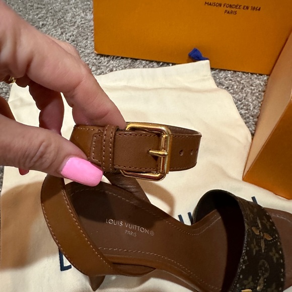 RARE Star Louis Vuitton Ankle Strap Star Heels - Size 7.5 - Worn a couple times - Picture 11 of 15